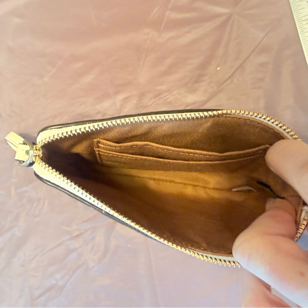 NIB Coach White Leather Embossed Signature Wristlet Clutch with Strap - Picture 9 of 9